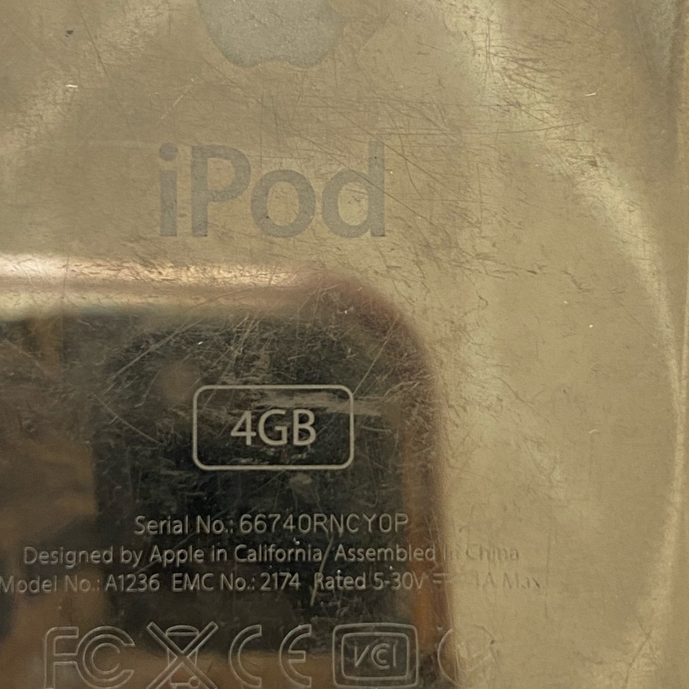 iPod 3rd generation - Picture 3 of 5